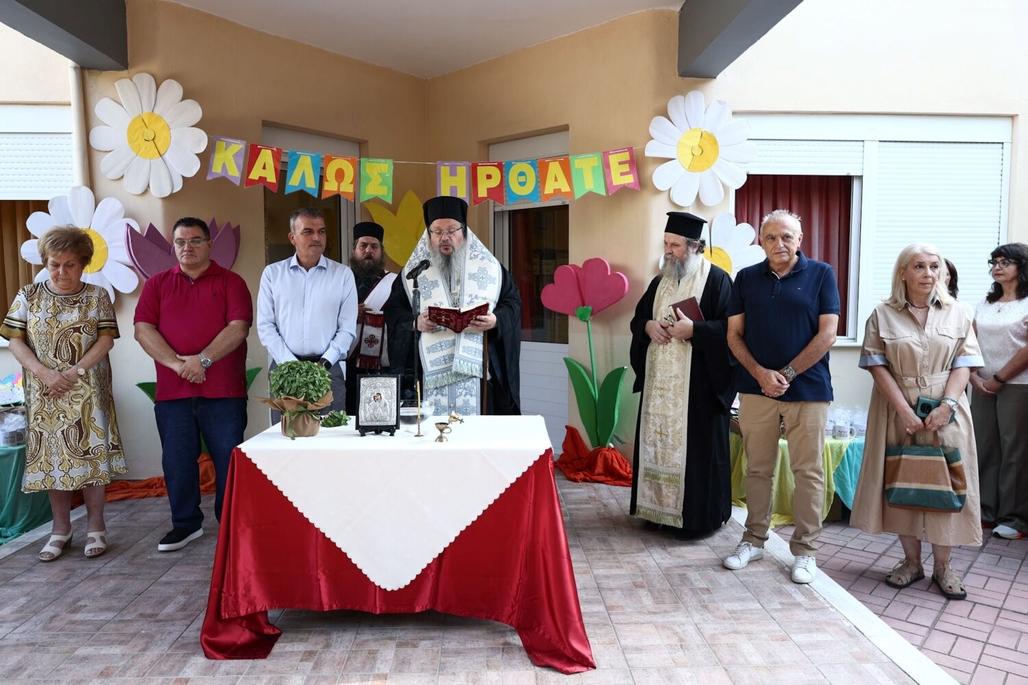 Αγιασμός με φωνές και χαμόγελα στους παιδικούς σταθμούς
